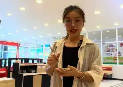A Conversation at Restaurant