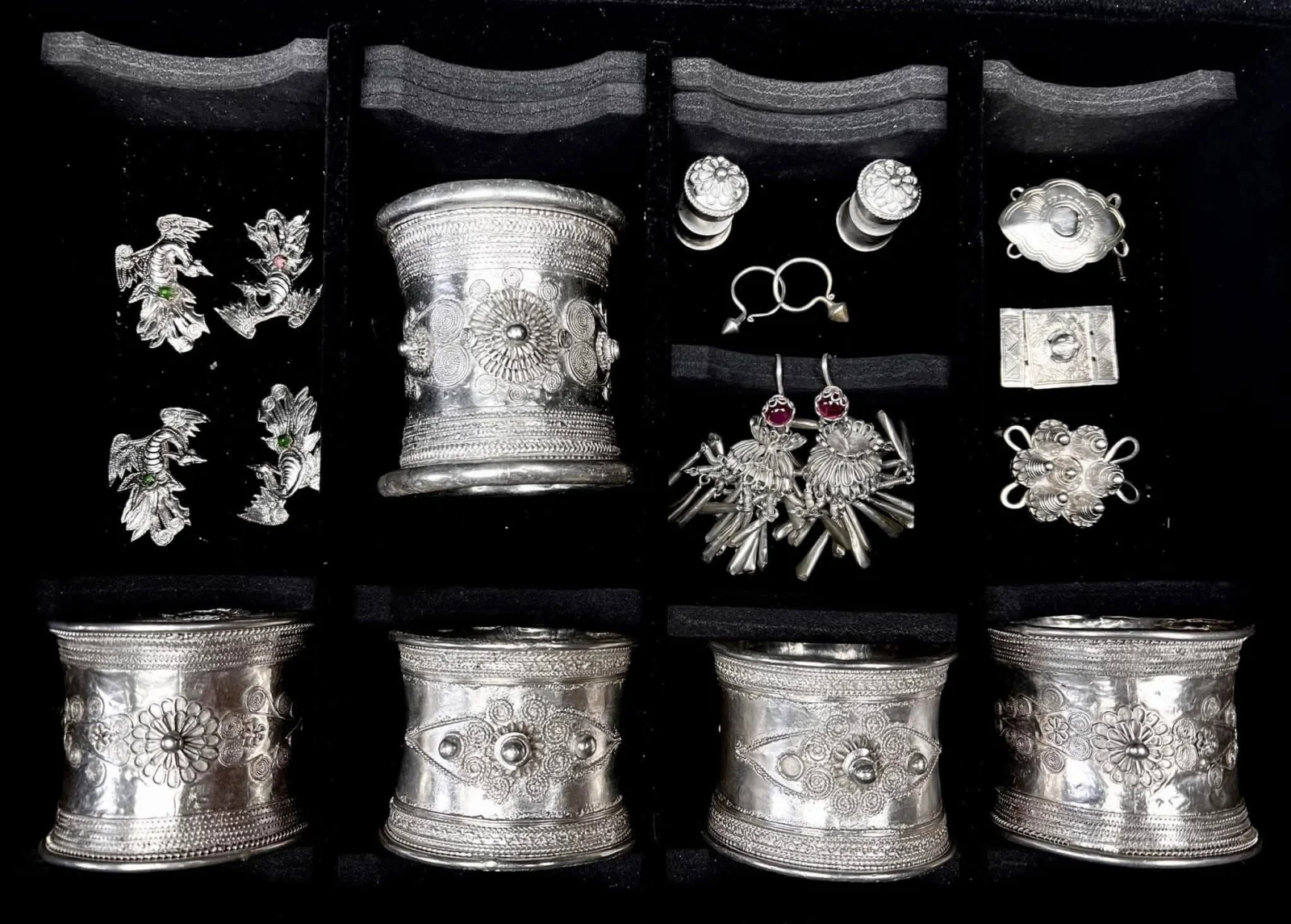 Dai Ahom and Dai Le Jewellery